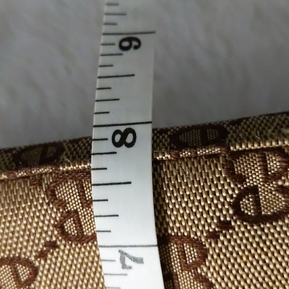 Brown and Tan shoulder bag with multiple zippered pockets - Picture 11 of 11